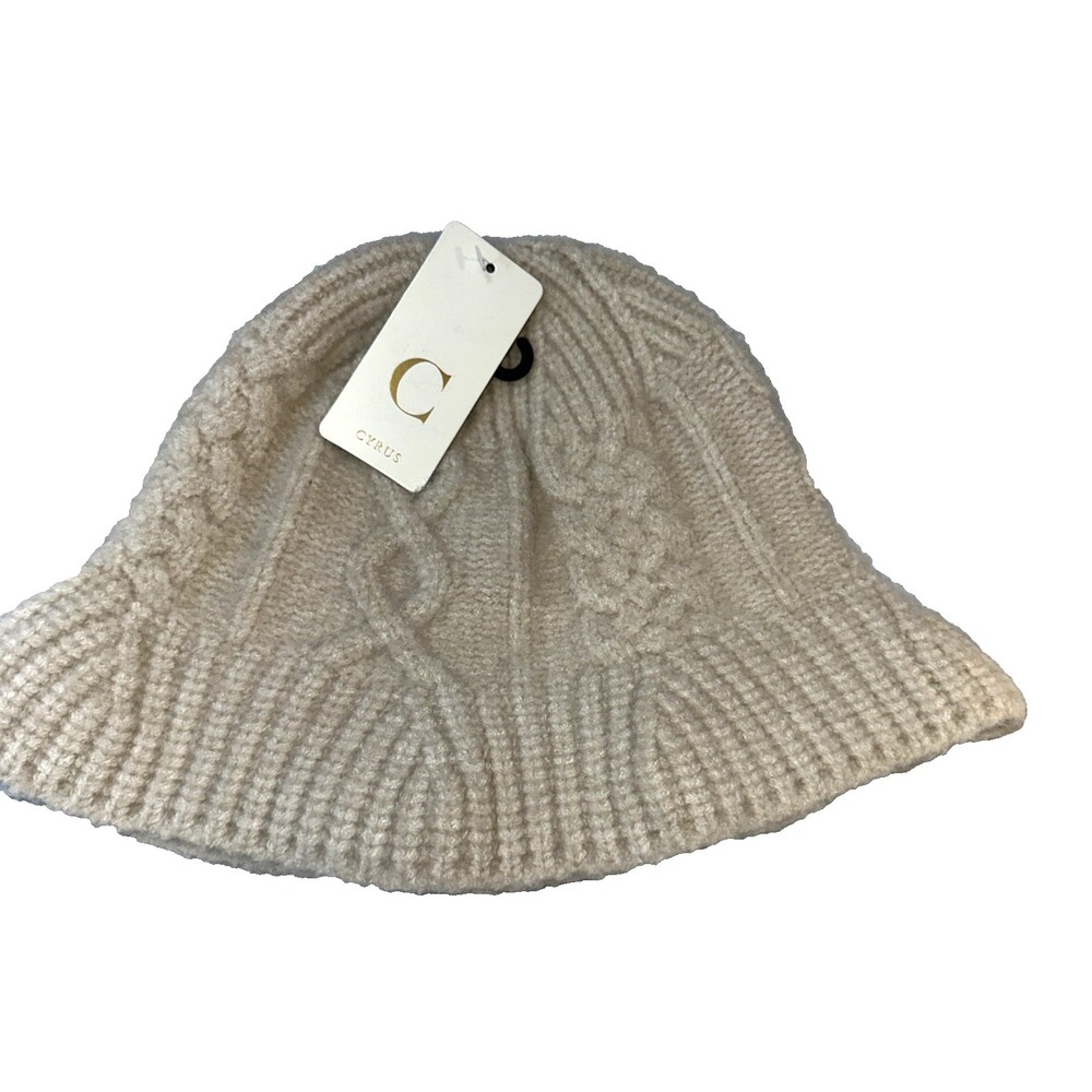 Cyrus Beanie Women One Size Cable Knit Cozy Winter Hat Mochi Beige Fuzzy NWT $49